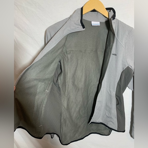 Columbia | Very Lightweight Ventilated Water Repellent Jacket - Grey - Picture 7 of 11